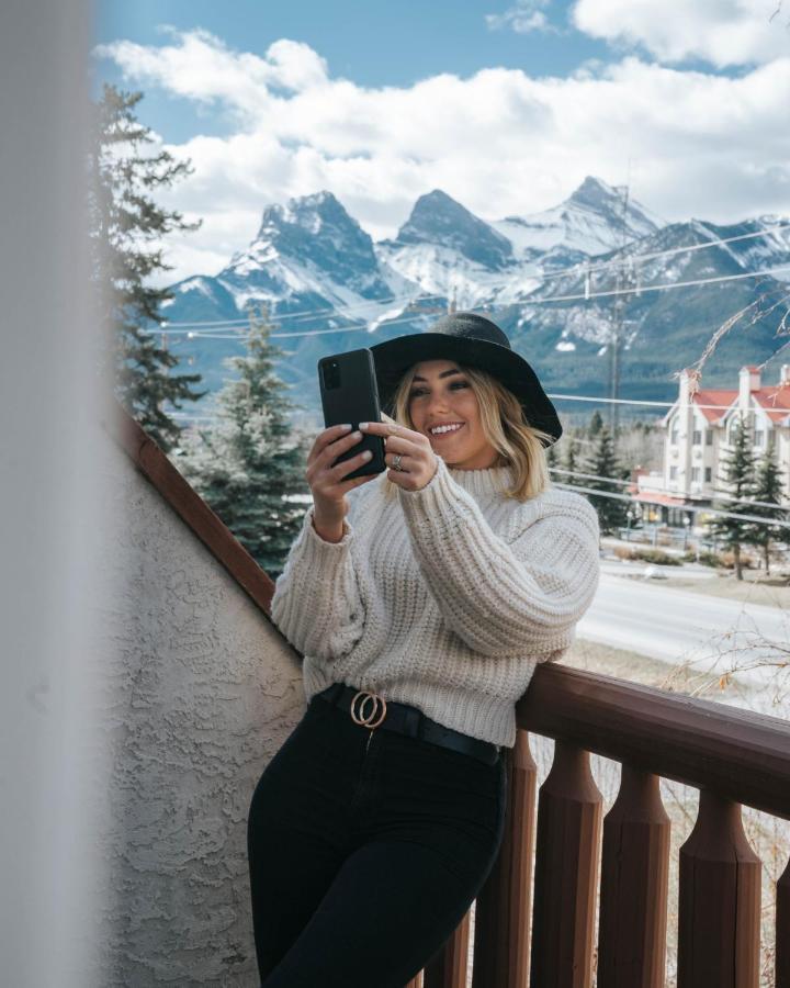 Canmore Rocky Mountain Inn Exterior photo