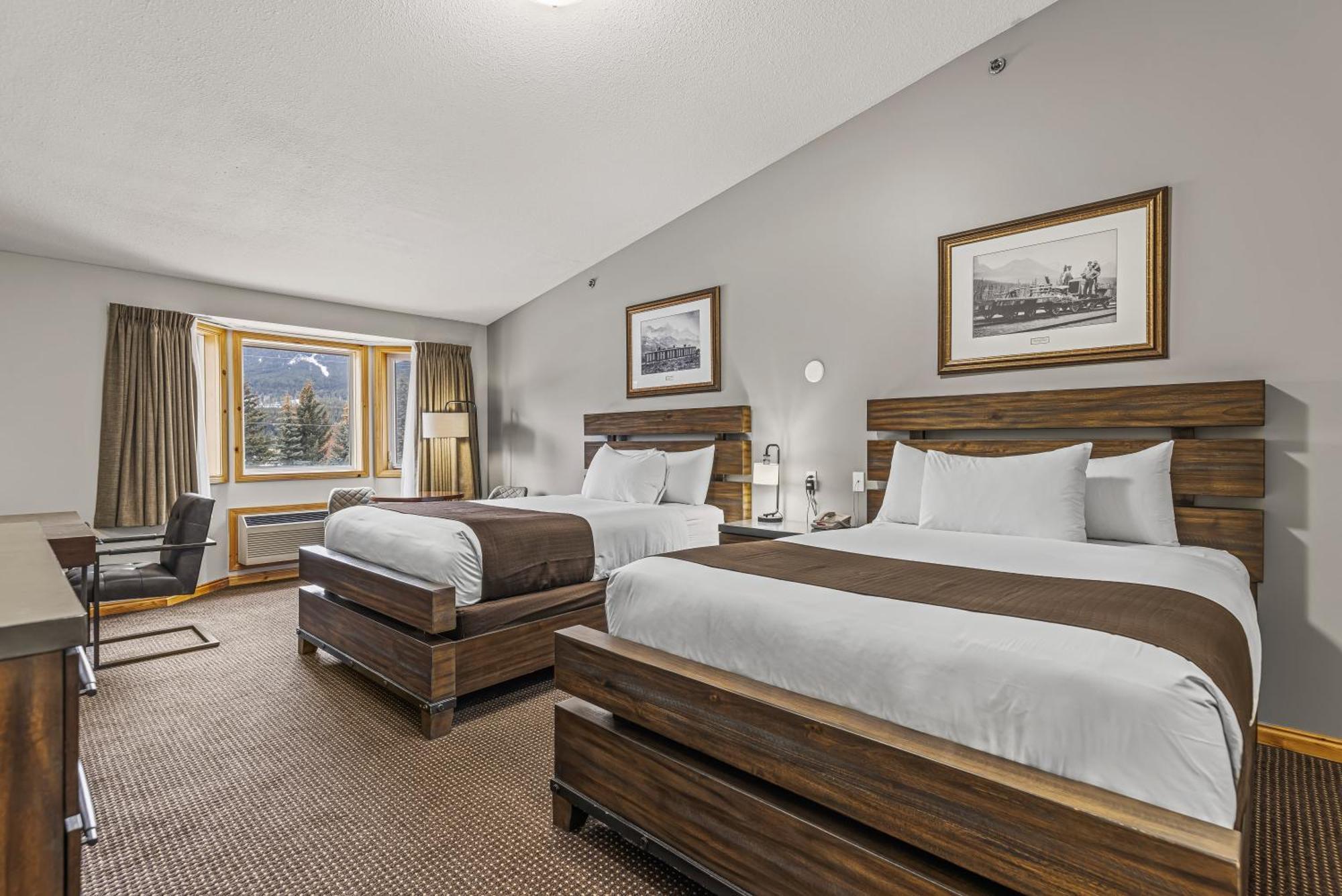 Canmore Rocky Mountain Inn Room photo