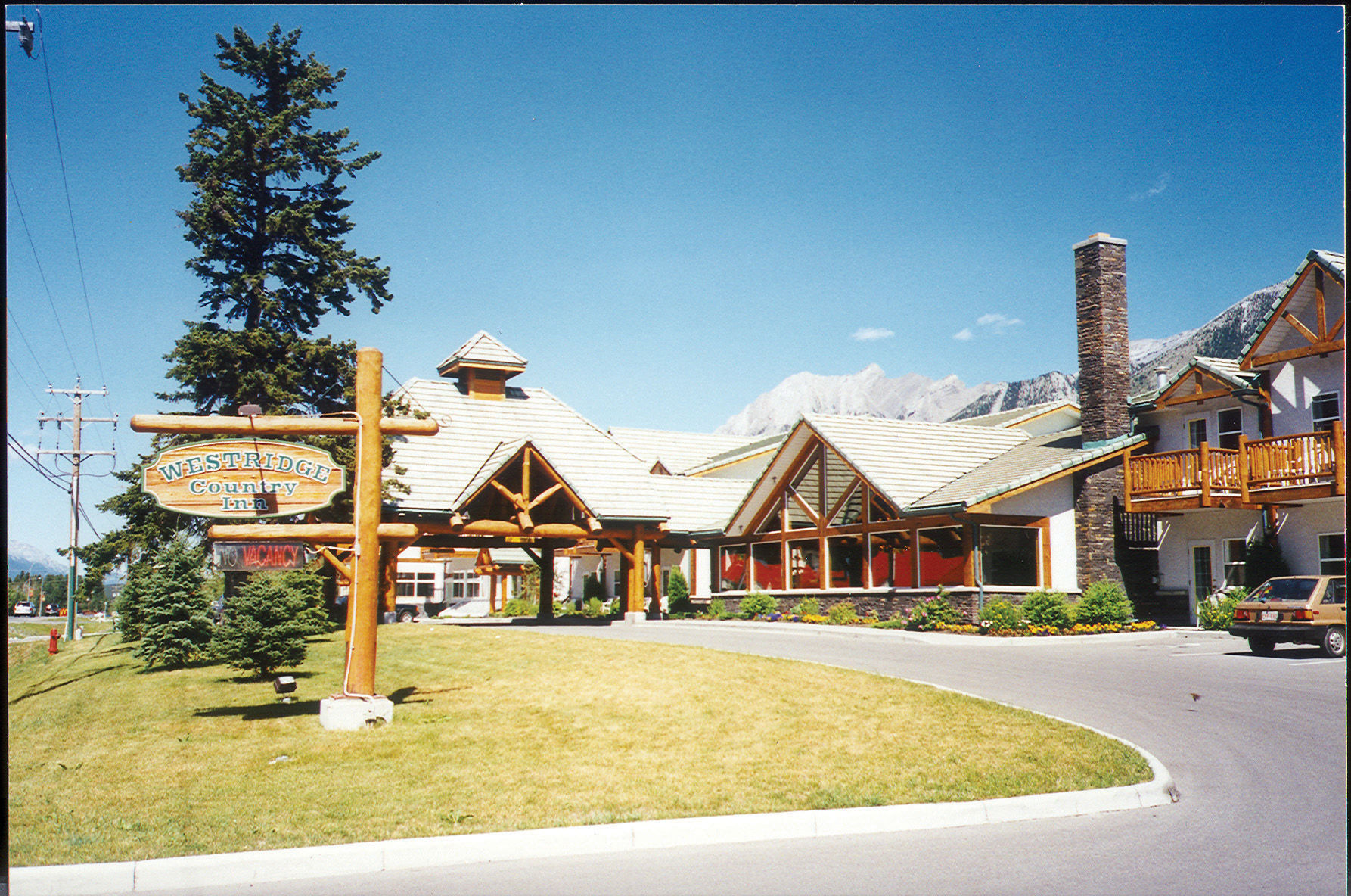 Canmore Rocky Mountain Inn Exterior photo